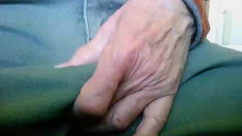 Snapshot of mikeybed chatting on April 2026 02:30:01 PM mikeybed online show from April 2026 02:30:01 PM