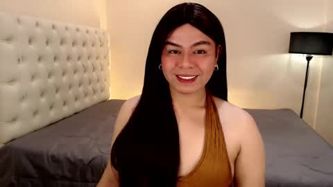 Snapshot of mikha_sensual chatting on January 2025 07:04:01 PM Theresa Luna online show from January 2025 07:04:01 PM
