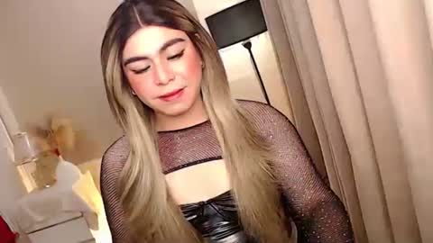 Snapshot of mikha_sensual chatting on October 2025 02:00:01 AM Theresa Luna online show from October 2025 02:00:01 AM
