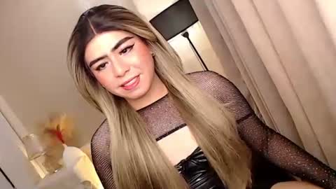 Snapshot of mikha_sensual chatting on October 2025 01:03:01 AM Theresa Luna online show from October 2025 01:03:01 AM