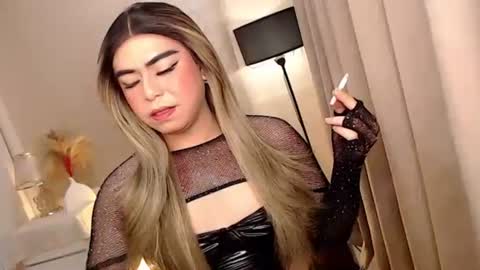 Snapshot of mikha_sensual chatting on October 2025 09:42:01 PM Theresa Luna online show from October 2025 09:42:01 PM