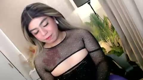 Snapshot of mikha_sensual chatting on December 2025 11:14:02 PM Theresa Luna online show from December 2025 11:14:02 PM