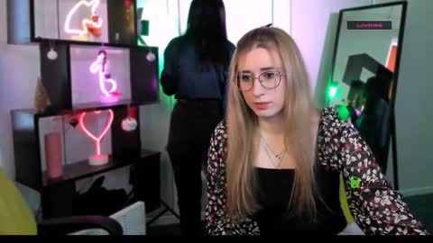 miki_ti online show from January 2026 12:32:01 PM