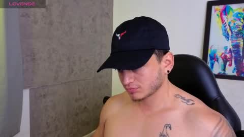 Snapshot of mikke_love chatting on May 2026 01:04:02 PM MIKKE online show from May 2026 01:04:02 PM