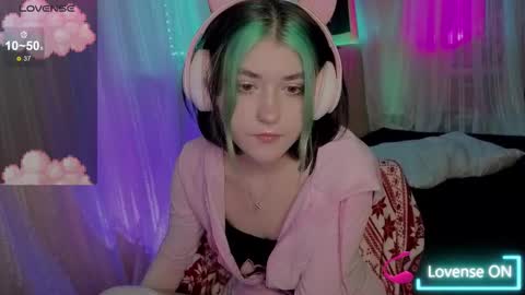 Snapshot of miko_meow chatting on December 2025 12:29:01 AM Miko online show from December 2025 12:29:01 AM