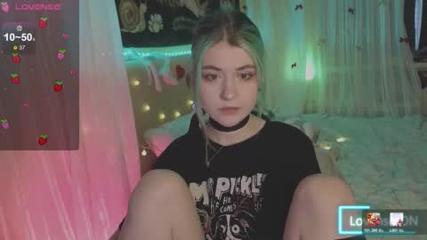 Snapshot of miko_meow chatting on February 2026 01:48:02 PM Miko online show from February 2026 01:48:02 PM