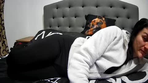 Mikyloveu online show from March 2025 06:01:02 PM