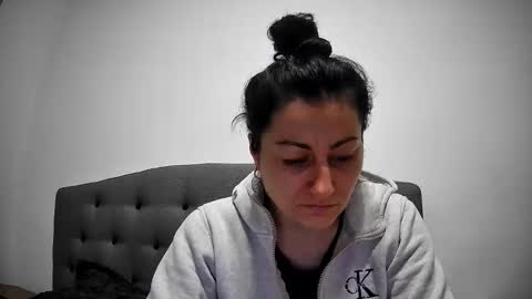 Mikyloveu online show from February 2026 05:21:01 PM