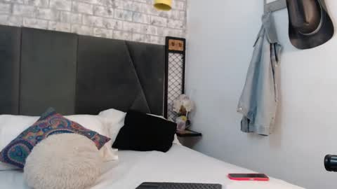 mila_adamss online show from December 2025 10:43:01 AM