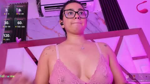 Camila online show from September 2025 07:04:02 PM