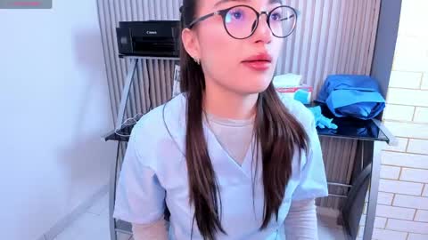 mila_cute2_ online show from May 2026 06:35:02 PM