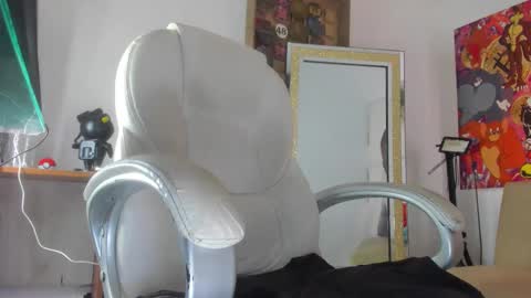 Mila Dash online show from November 2025 12:15:01 PM