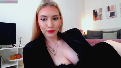 Snapshot of mila_nowak chatting on May 2026 09:25:01 AM mila nowak online show from May 2026 09:25:01 AM