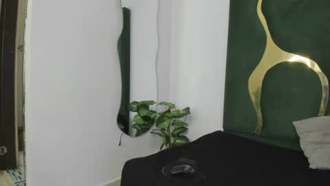 mila_petiteasm online show from June 2026 12:33:01 PM