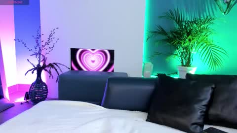 Mila online show from October 2025 11:41:02 AM