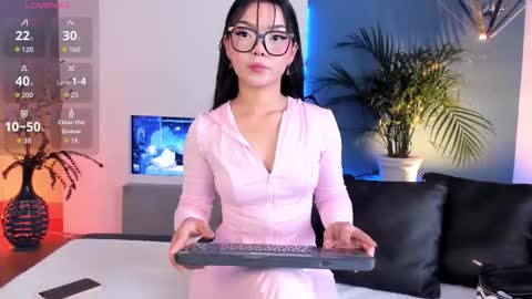 Mila online show from October 2025 11:19:01 AM