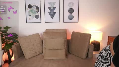 milacrave online show from September 2025 11:34:01 AM