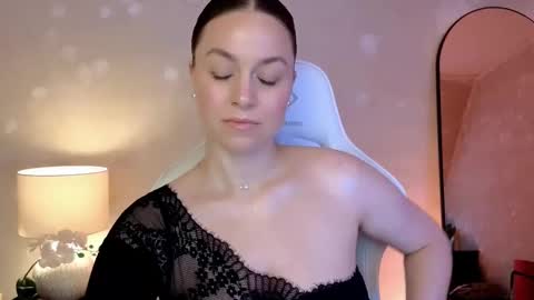 Mila Fleur online show from September 2025 02:08:01 PM