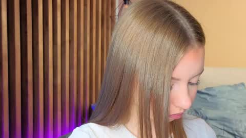 Snapshot of milaice chatting on May 2026 03:08:02 PM Mila online show from May 2026 03:08:02 PM