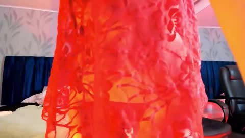 Snapshot of milan_daph chatting on February 2026 05:32:01 PM Daphne online show from February 2026 05:32:01 PM