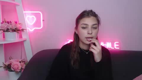 milanaangelas online show from March 2025 05:42:01 AM