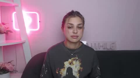 milanaangelas online show from November 2025 09:03:02 PM