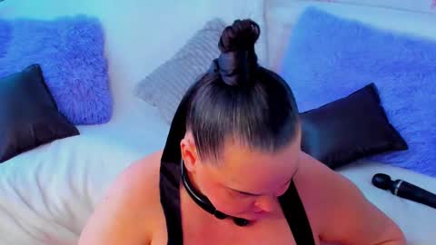 Lana online show from February 2025 06:49:02 AM