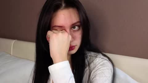 Milana online show from November 2025 05:18:01 AM