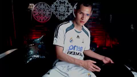 milandavid1 online show from March 2026 06:22:02 PM