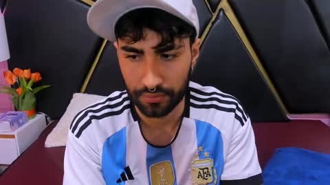 milanzaire online show from October 2025 01:49:01 AM