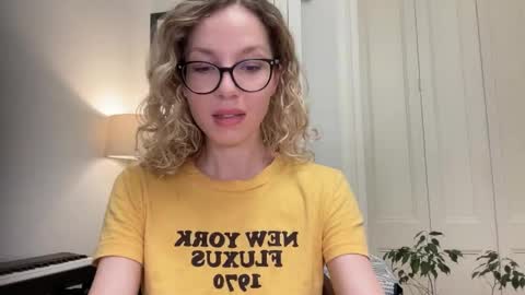 Mila online show from September 2025 03:00:02 PM