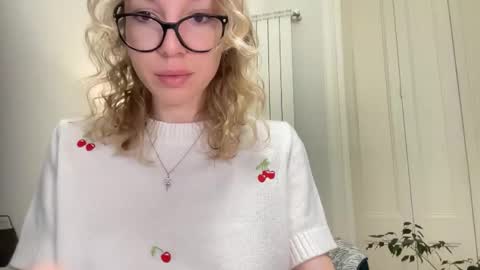 Mila online show from September 2025 03:35:02 PM