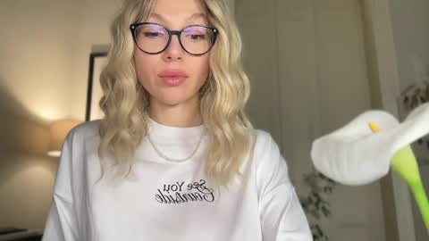 Mila online show from April 2026 04:21:01 PM