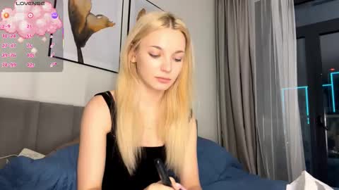 Snapshot of mildaleggette chatting on October 2025 06:28:02 PM Millla online show from October 2025 06:28:02 PM