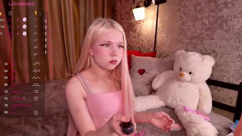 Mia online show from March 2026 03:12:01 PM