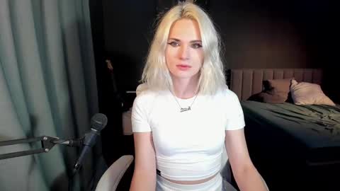 Milena online show from February 2025 10:53:01 PM