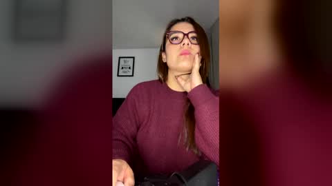 Snapshot of milf__pretty chatting on May 2026 05:43:02 PM Melissa online show from May 2026 05:43:02 PM