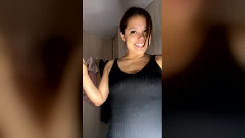 Snapshot of milf__pretty chatting on June 2026 01:35:02 PM Melissa online show from June 2026 01:35:02 PM