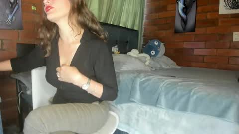 Snapshot of milf_darling chatting on March 2025 09:38:01 PM Victoria online show from March 2025 09:38:01 PM
