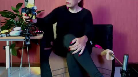 Snapshot of milf_sikiu chatting on June 2026 09:48:02 PM milf sikiu online show from June 2026 09:48:02 PM