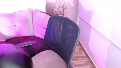 Snapshot of milfrosalie chatting on June 2026 10:03:01 AM Rosalie online show from June 2026 10:03:01 AM