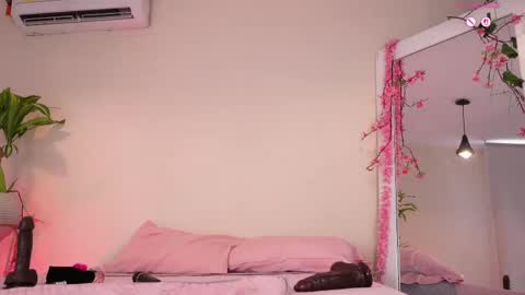 Snapshot of mili_moon_ chatting on April 2026 05:30:01 PM online show from April 2026 05:30:01 PM