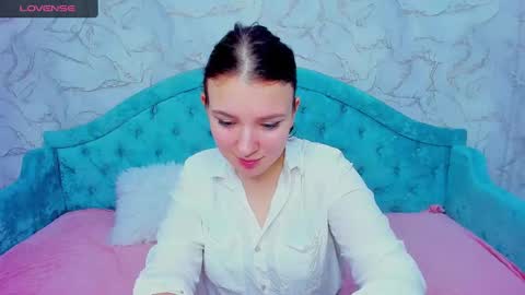 milinafox online show from February 2025 01:25:02 AM