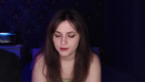 Stella and Neo online show from December 2025 04:19:01 AM