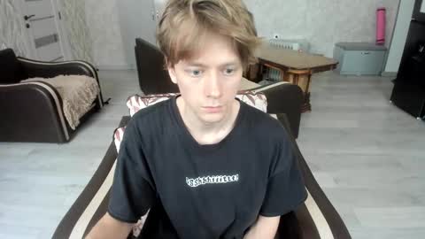 Snapshot of milkiwy chatting on February 2026 05:14:01 AM Isaac online show from February 2026 05:14:01 AM