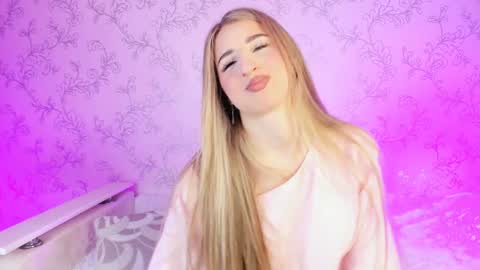 Snapshot of milky_waybaby chatting on January 2025 08:41:02 AM Vivian online show from January 2025 08:41:02 AM