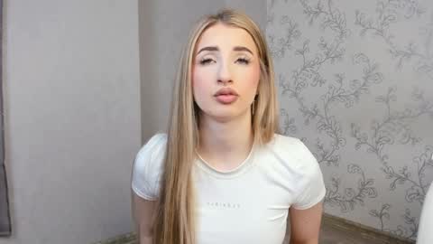 Snapshot of milky_waybaby chatting on January 2025 08:56:01 AM Vivian online show from January 2025 08:56:01 AM