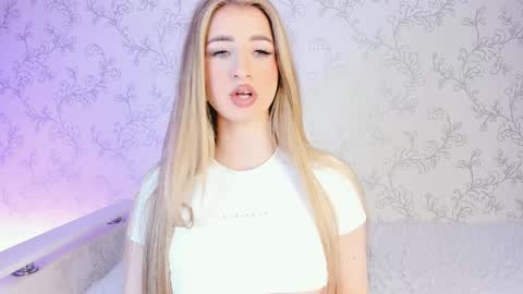 Snapshot of milky_waybaby chatting on February 2025 08:22:01 AM Vivian online show from February 2025 08:22:01 AM