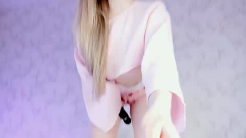 Snapshot of milky_waybaby chatting on February 2025 11:22:01 AM Vivian online show from February 2025 11:22:01 AM