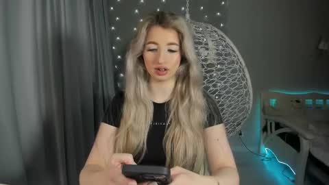 Snapshot of milky_waybaby chatting on October 2025 09:32:02 AM Vivian online show from October 2025 09:32:02 AM